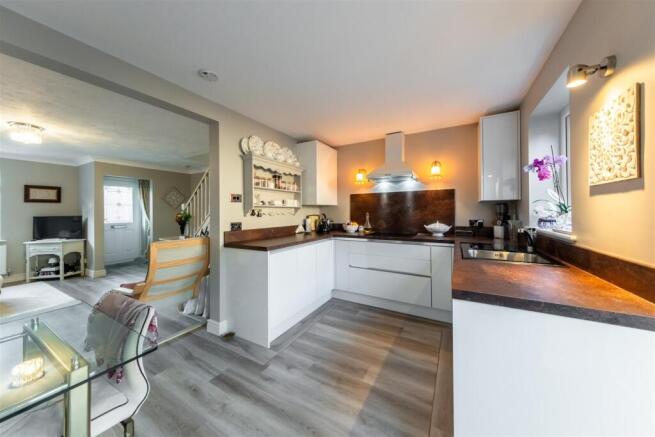 9 Coronation Terrace-007.jpg