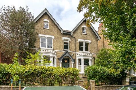 Avenue Crescent, London, W3