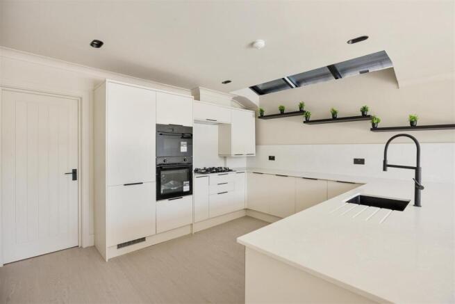 Knighton Road, E7