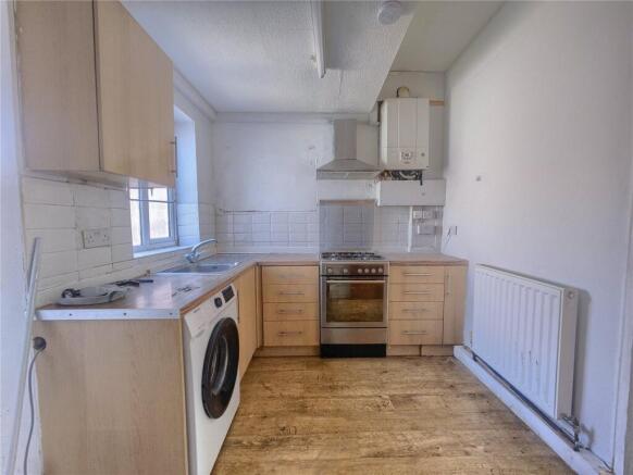 2 bed Terraced to rent Image 5