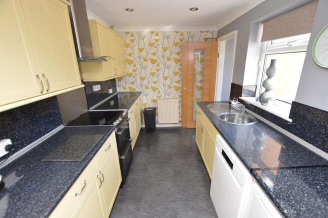 4 bed Detached to rent Image 9