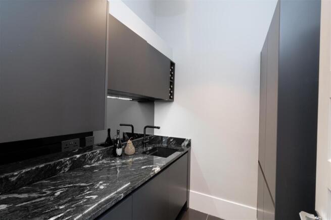 3 bed Terraced for sale Image 8