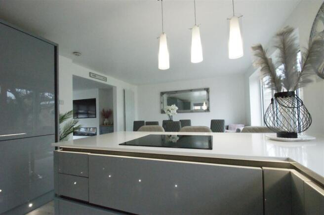 4 bed Detached for sale Image 5
