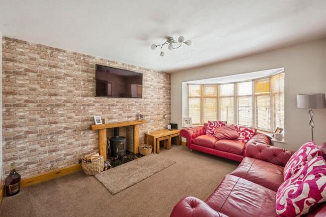 3 bed Semi-Detached Bungalow for sale Image 5