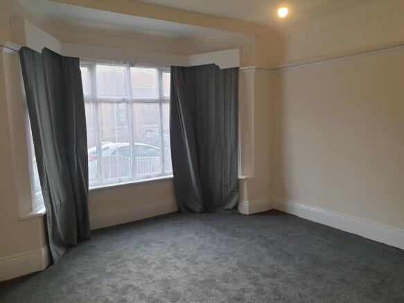 2 bed Apartment to rent Image 5