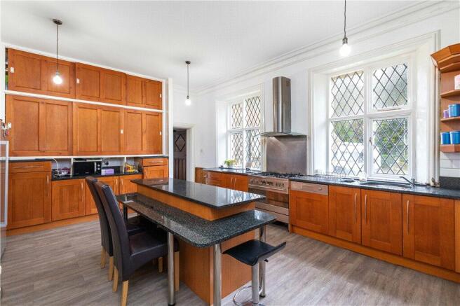 6 bed Semi-Detached for sale Image 5