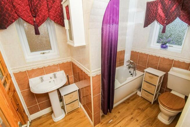 BATHROOM/W.C.