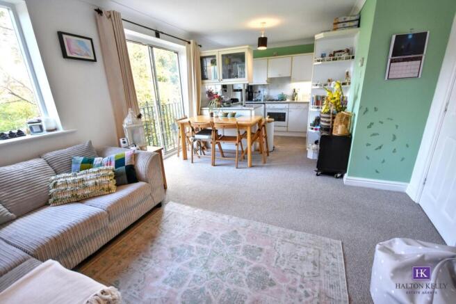 KITCHEN/LOUNGE/DINER