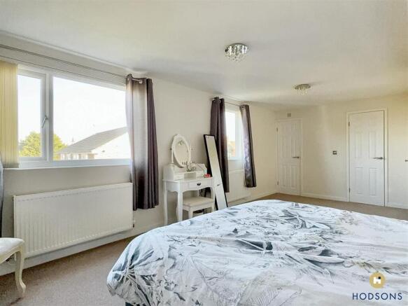 4 bed Detached for sale Image 12