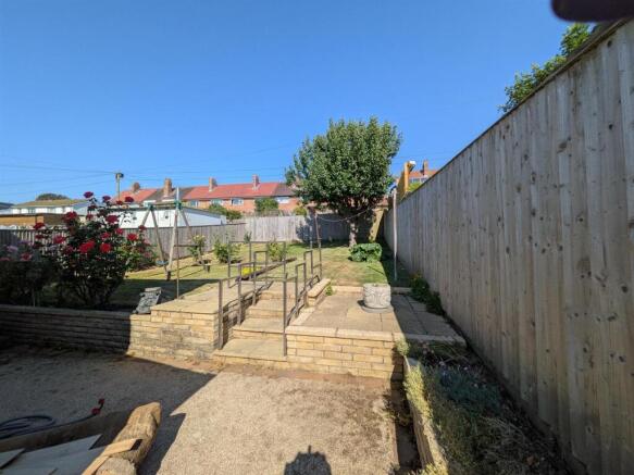3 bed Semi-Detached to rent Image 10