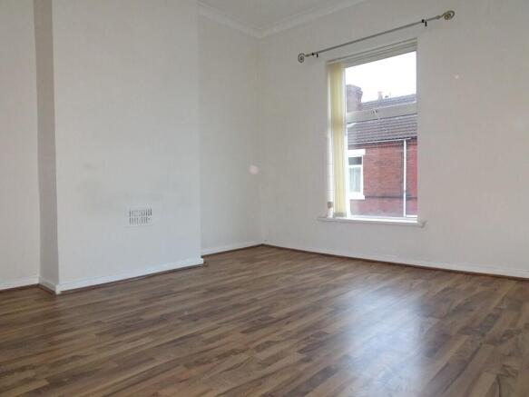 2 bed Terraced to rent Image 6