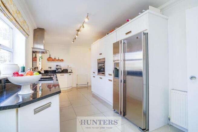 4 bed Detached for sale Image 6