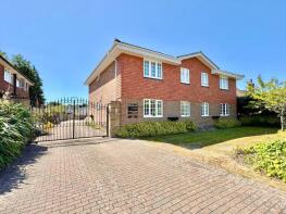 Flat 2, 13 Orchard Court, Barnhorn Road, Bexhill-on-sea TN39 4QB