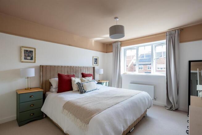 5 bed Detached for sale Image 10