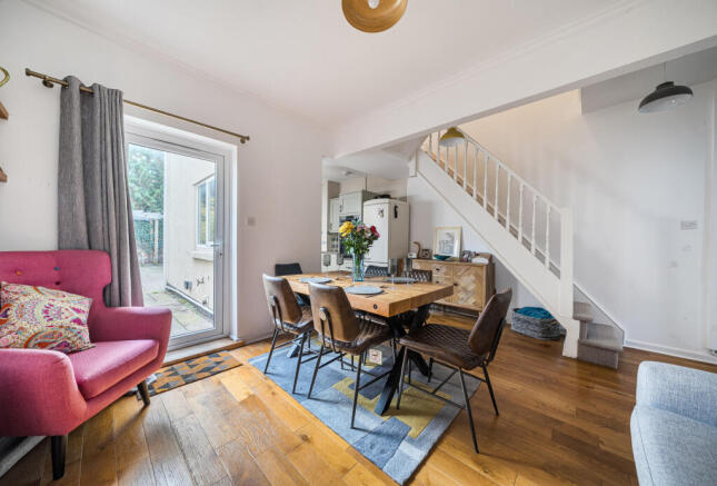 1372844-7-68ff6e4...