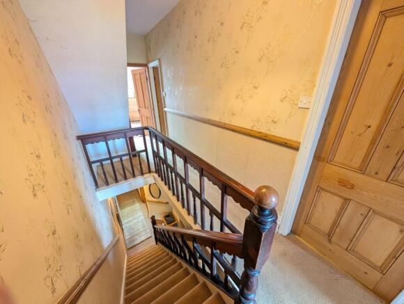 5 bed Semi-Detached for sale Image 12