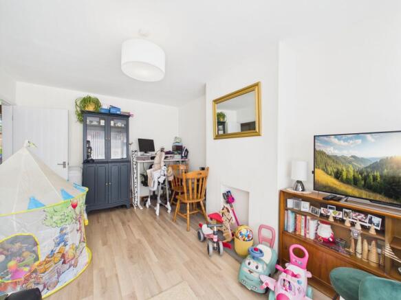 2 bed Semi-Detached Bungalow for sale Image 8