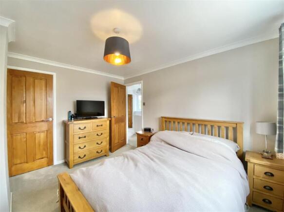 3 bed Semi-Detached for sale Image 9