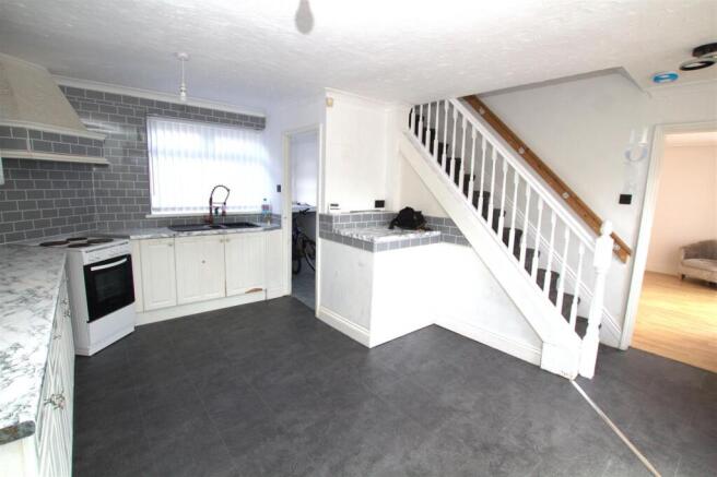 Kitchen 2.jpg