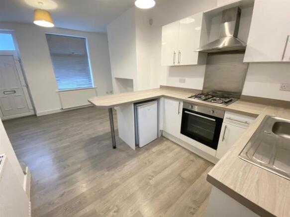 KITCHEN AREA 1.jpg