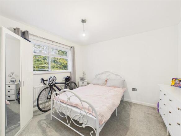 4 bed Detached for sale Image 11