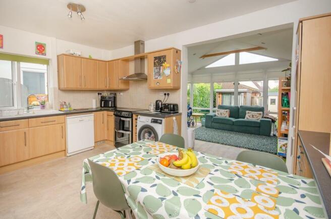 Kitchen pic 3.jpg