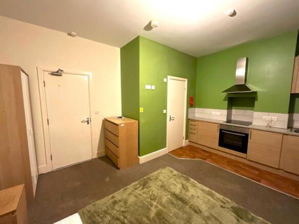 Studio to rent Image 5