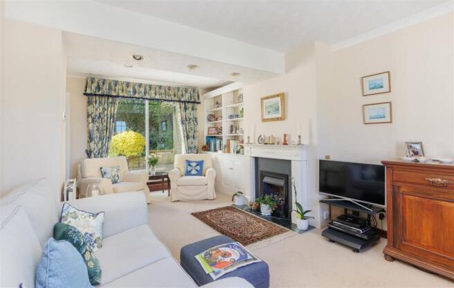 Dual aspect sitting room