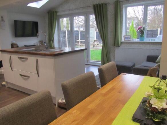 KITCHEN DINER