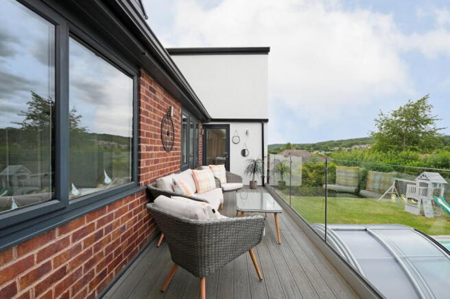 5 bed Detached for sale Image 12