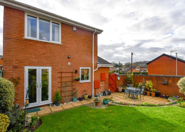 3 Carnforth Close-13.jpg