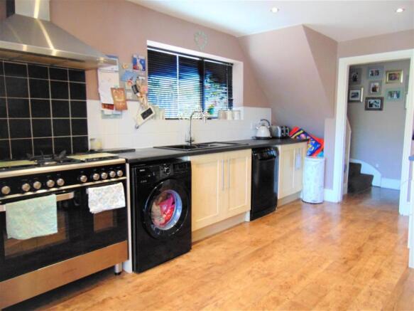 Kitchen 1.JPG