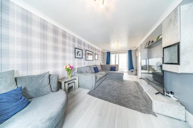 26 HOlden Road lounge 2.jpg