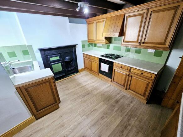 4 bed Detached for sale Image 6