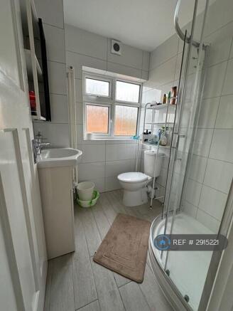 Shared Bathroom 1st Floor