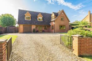 Court House, Dereham Road, Scarning NR19 2BJ
