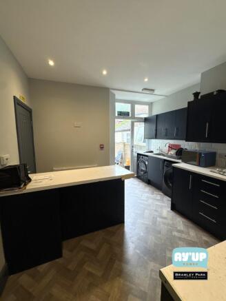 1 bed House Share to rent Image 7