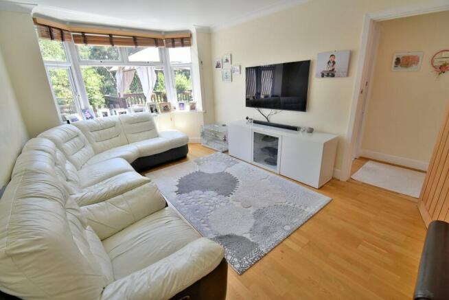 Pine Vale Crescent, Bournemouth, BH10 photo 4