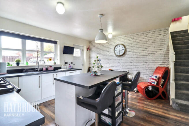 4 bed Detached for sale Image 6