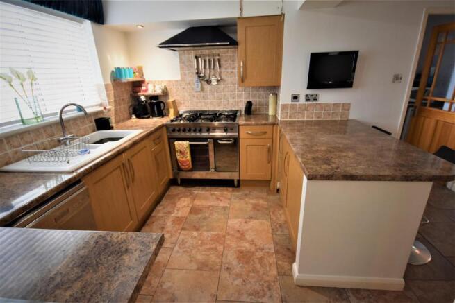 20 Plas Gwyn Kitch 1.JPG