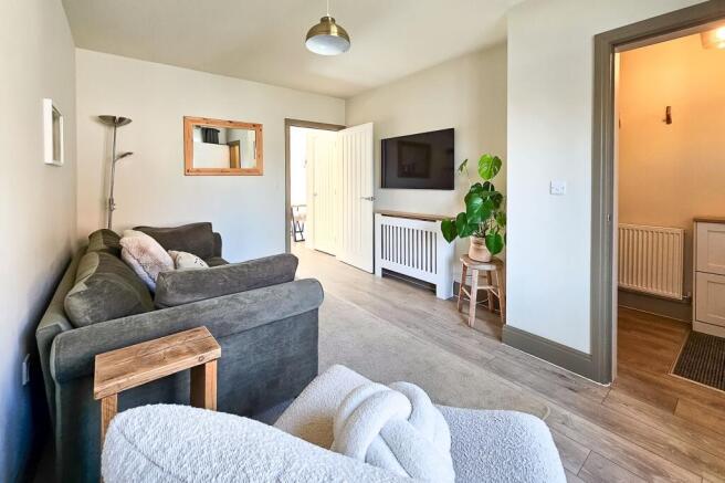 2 bed End of Terrace to rent Image 6