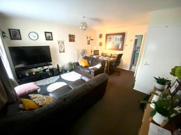 LOUNGE/DINING ROOM