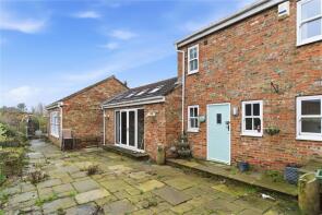 3, Burnsall Cottages, Middle Lane, Hull HU12 8TQ