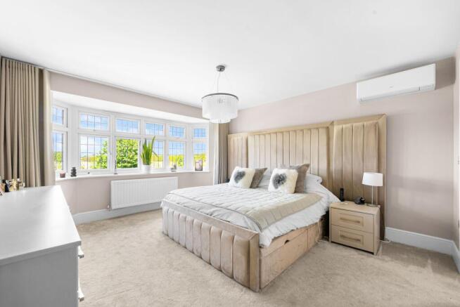 4 bed Detached for sale Image 7