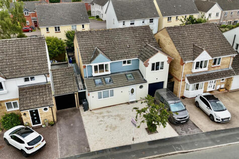 Head Weir Road, Cullompton, Devon, EX15 1NN