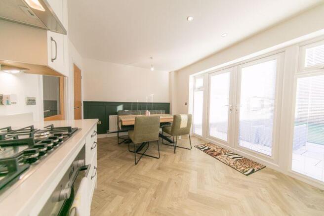 Kitchen & dining room
