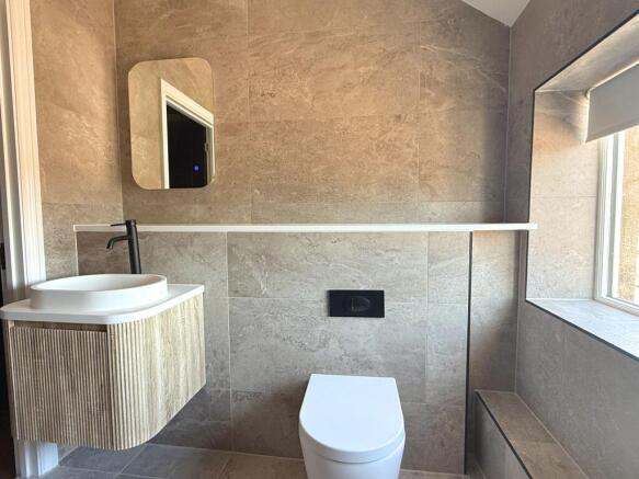 2 bed Penthouse to rent Image 10
