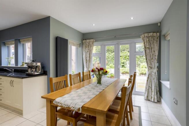 4 bed Detached for sale Image 7