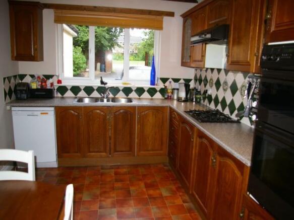 KITCHEN/BREAKFAST ROOM