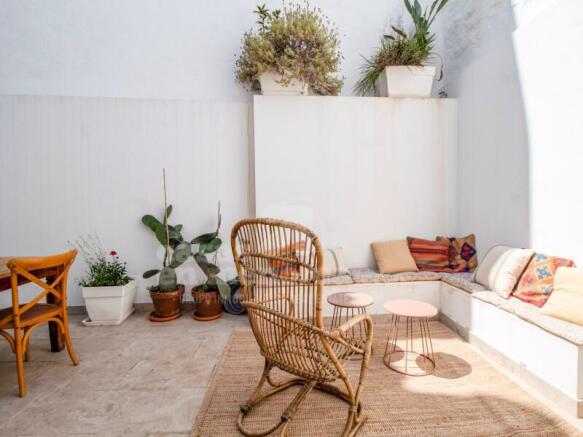 House with patio in Alaior centre
